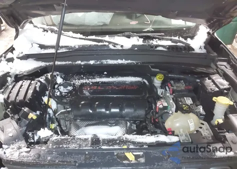 2015 Jeep Renegade Trailhawk z USA, uszkodzony, nr VIN ZACCJBCT0FPB72512